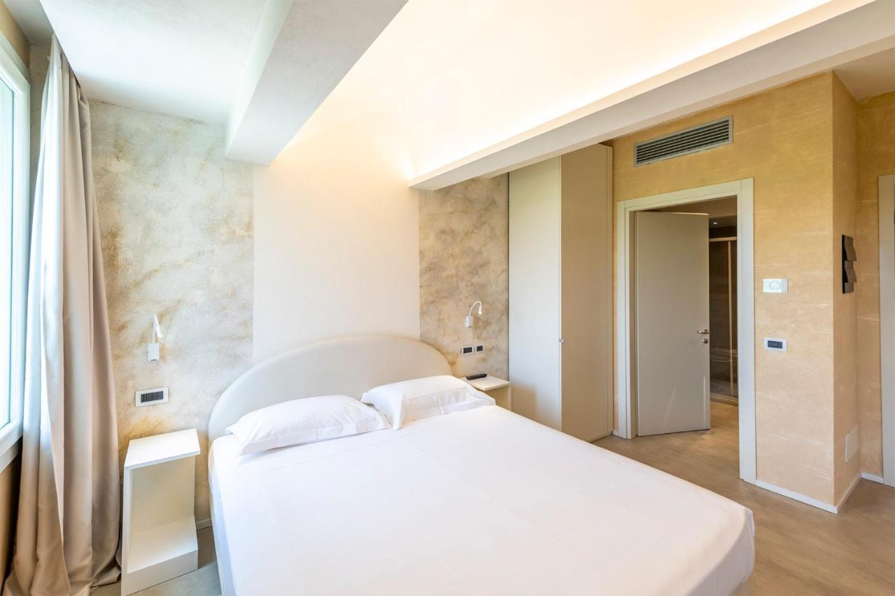 Hotel Villa I Pini 말로 외부 사진
