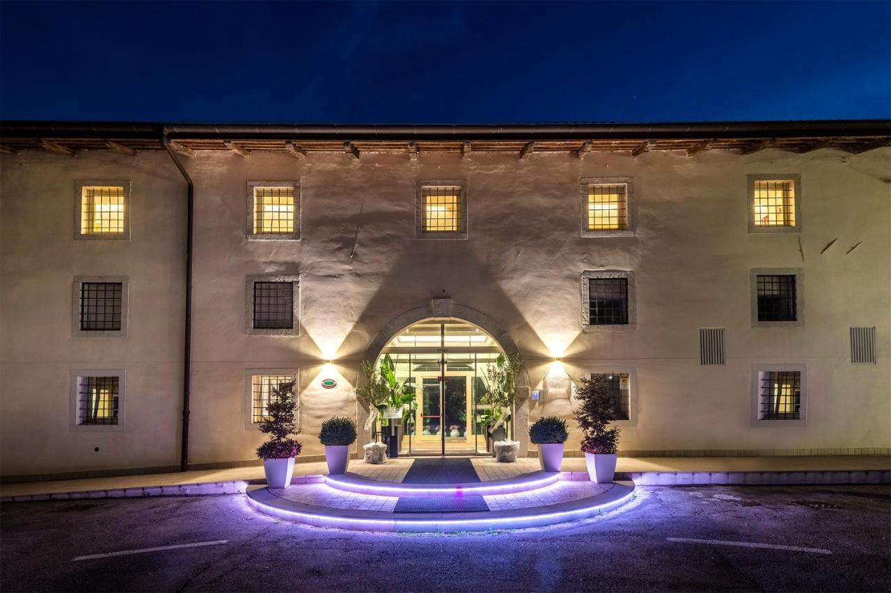 Hotel Villa I Pini 말로 외부 사진