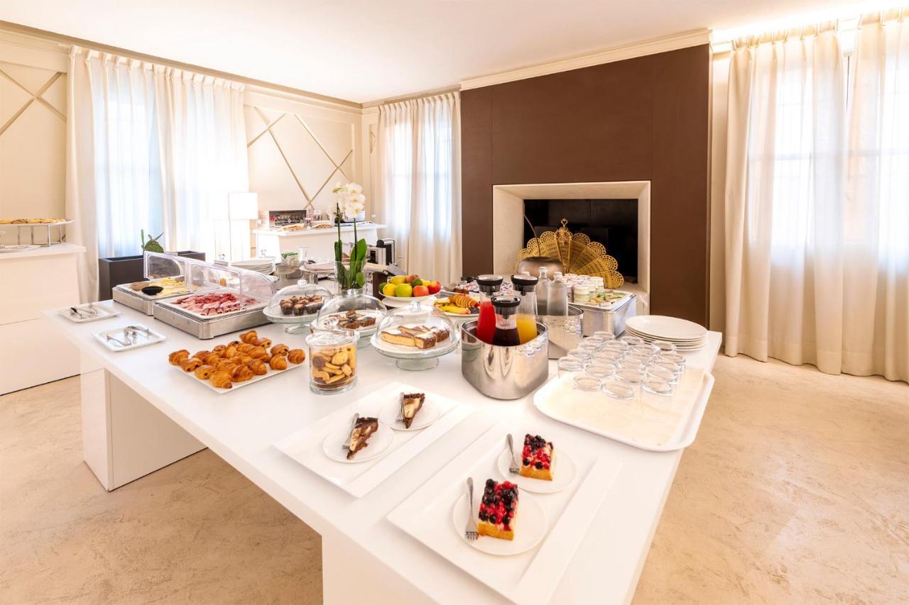 Hotel Villa I Pini 말로 외부 사진