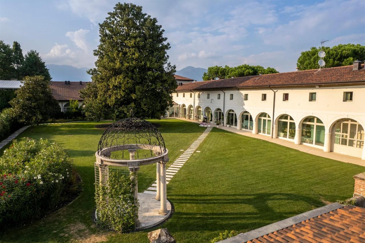 Hotel Villa I Pini 말로 외부 사진