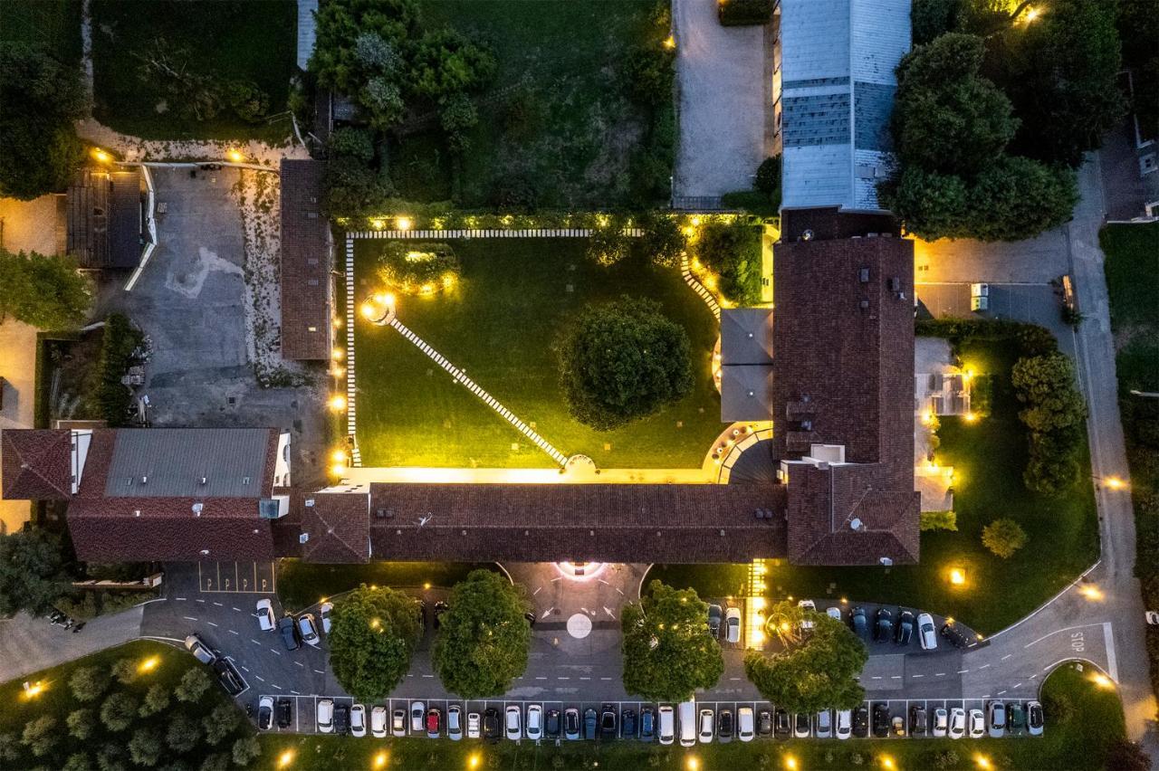 Hotel Villa I Pini 말로 외부 사진